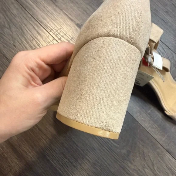 Heels - Picture 5 of 5